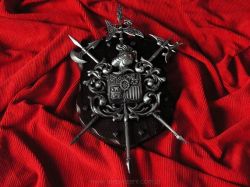 Rodowa panoplia rycerska na drewnie