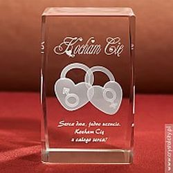 Dwa serca wewnątrz kryształu z dedykacją