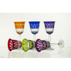 Kolorowe kieliszki do wina