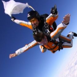 Skok ze spadochronem