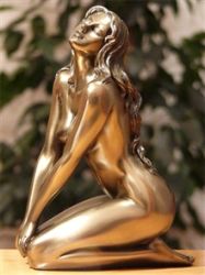 Figurka Kobieta klęcząca